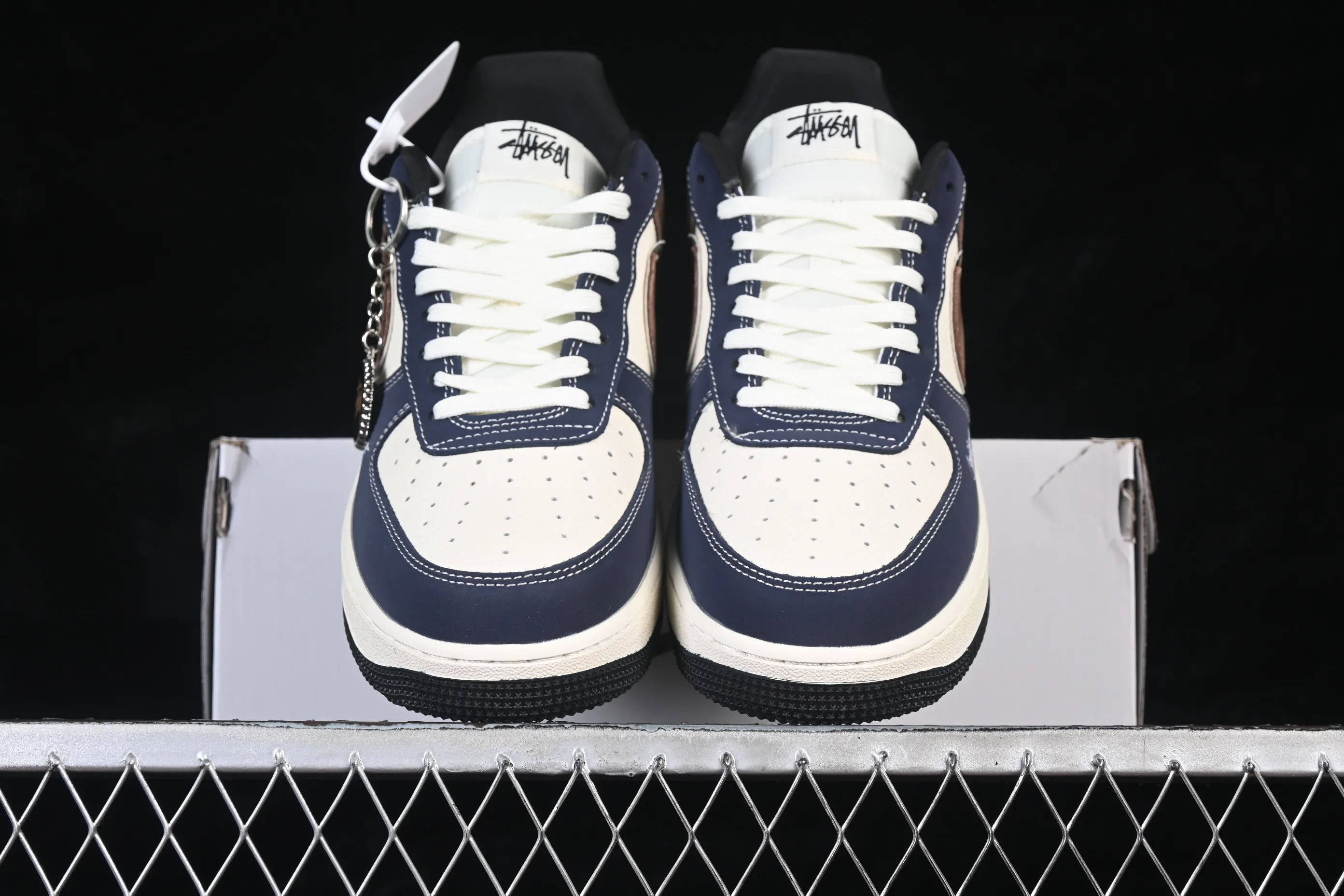 All categories Nk Air Force 1 Air Force series Nk Air Force 1 Low Air Force low-top Nike Air Force 1'07 Low Stussy co-branded blue brown pig leather Air Force 1 low-top casual sneakers DF0188-105